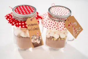 20+ Adorable DIY Gifts in a Jar That’ll Make Your Loved Ones Go Nuts! Ice Skating Date in a Jar (from The Gunny Sack) – Hot cocoa packets, hand warmers, and a love note for a cozy winter date.