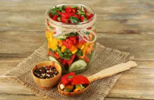 20+ Adorable DIY Gifts in a Jar That’ll Make Your Loved Ones Go Nuts! Vegetarian Chili Mix in a Jar (from Creative Ramblings) – Hearty, healthy, and colorful — just add water and cook!