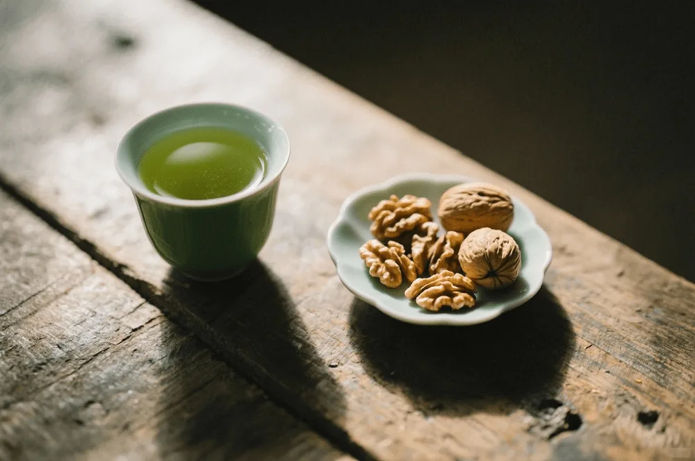Snack: Green tea + handful of walnuts